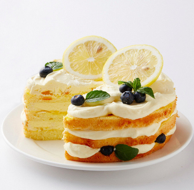 柠檬裸蛋糕三层柠檬蛋糕胚都单独涂抹柠檬酱,蛋糕胚中藏着法国进口